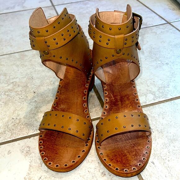 🔥🔥FIRE SALE🔥🔥 BOHME Tan studded EUC Sandals - Picture 1 of 10